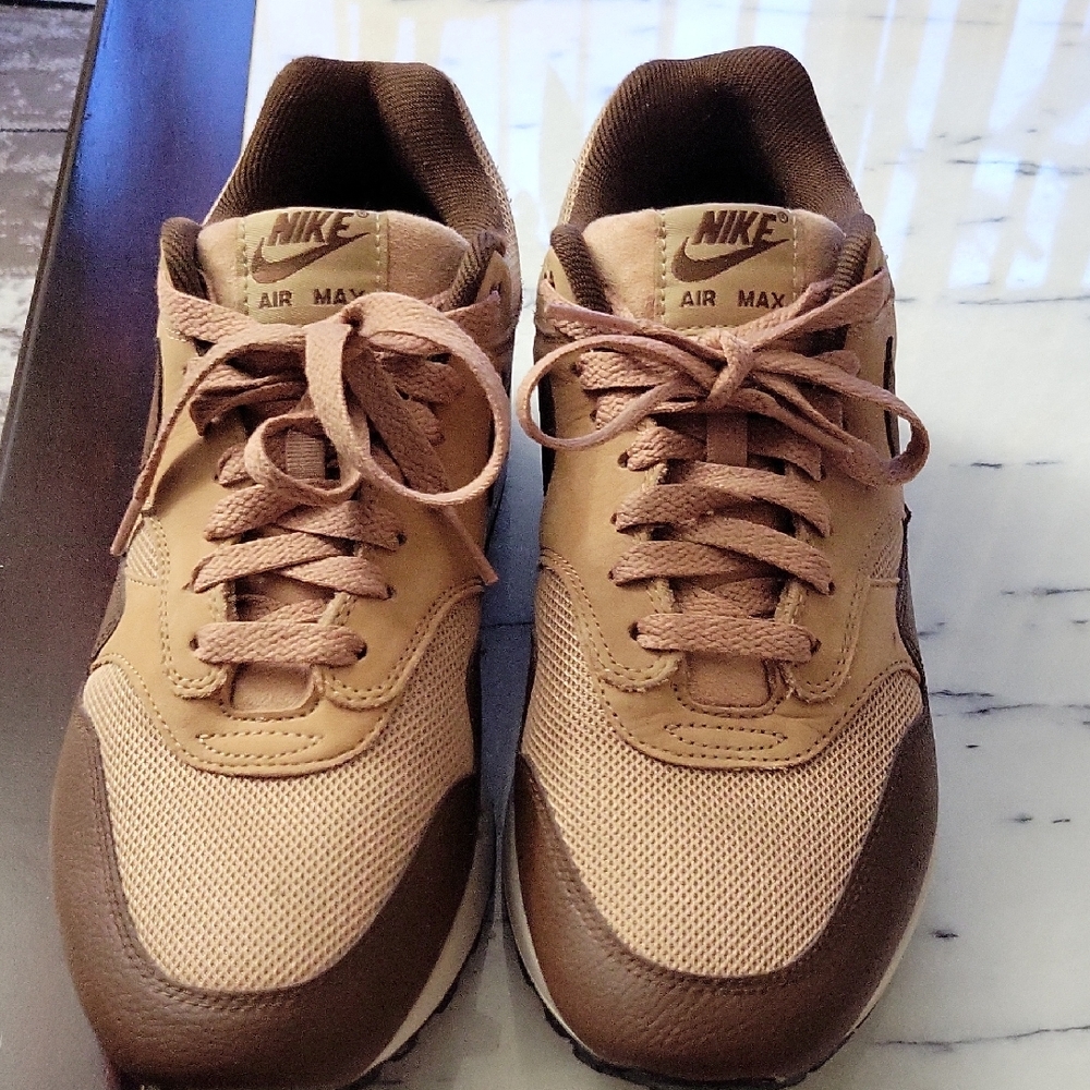 Nike Brown Suede Sneakers Classic Design